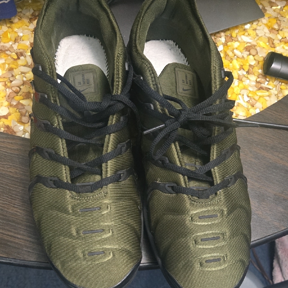 Nike Men's Dark Green Sneakers
